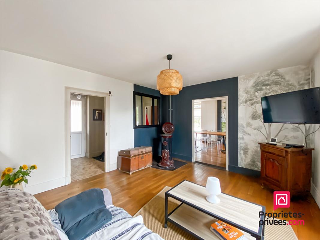 SEMUR-EN-AUXOIS Propriété rénovée centre ville Semur-en-Auxois avec garage et jardin 1