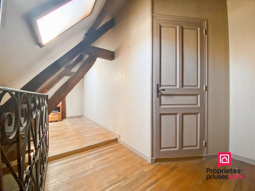 SEMUR-EN-AUXOIS Propriété rénovée centre ville Semur-en-Auxois avec garage et jardin 10