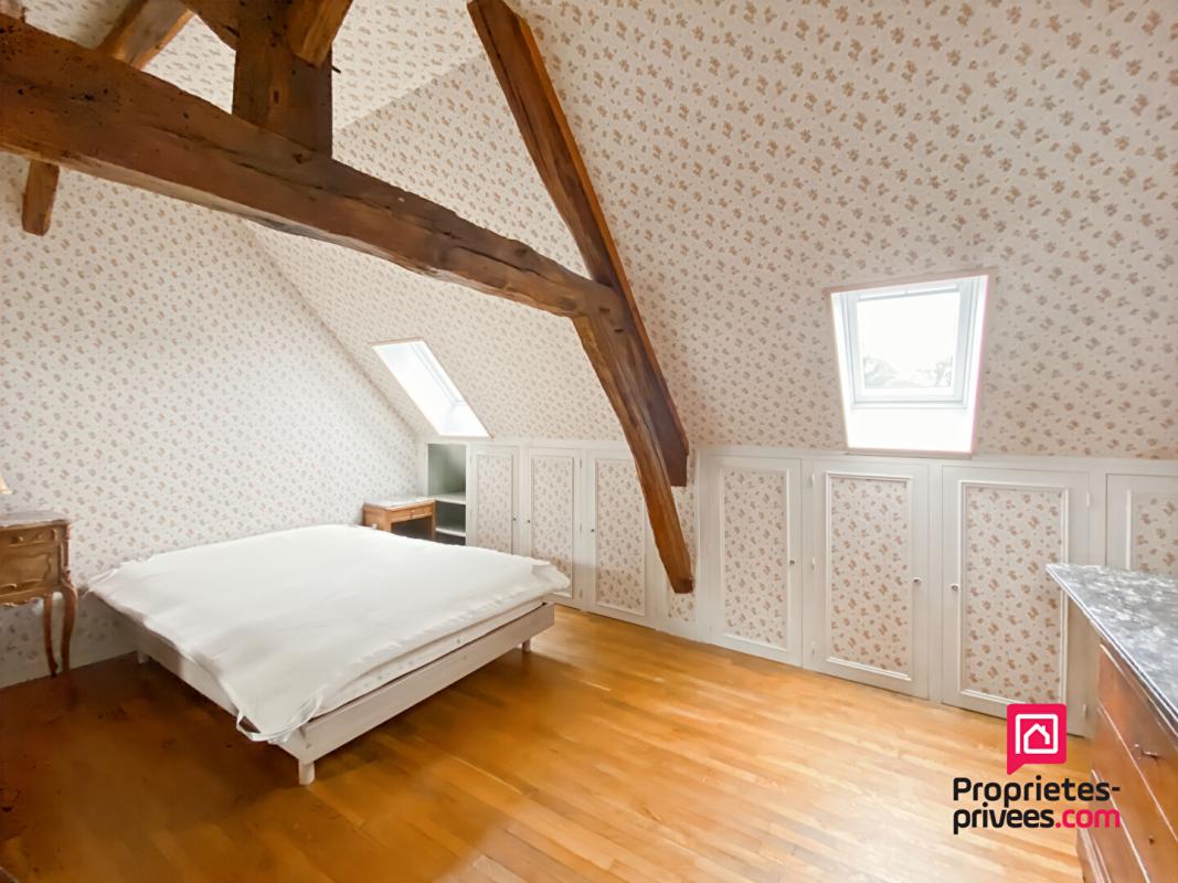 SEMUR-EN-AUXOIS Propriété rénovée centre ville Semur-en-Auxois avec garage et jardin 11