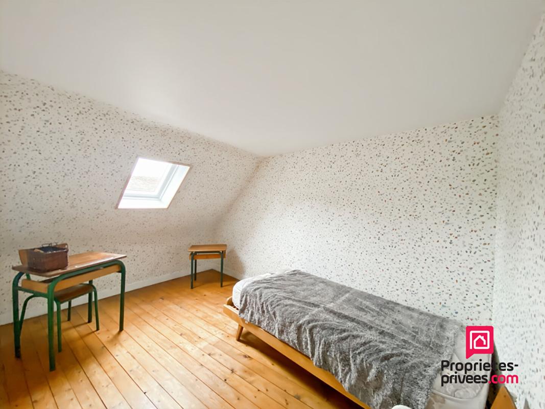 SEMUR-EN-AUXOIS Propriété rénovée centre ville Semur-en-Auxois avec garage et jardin 12