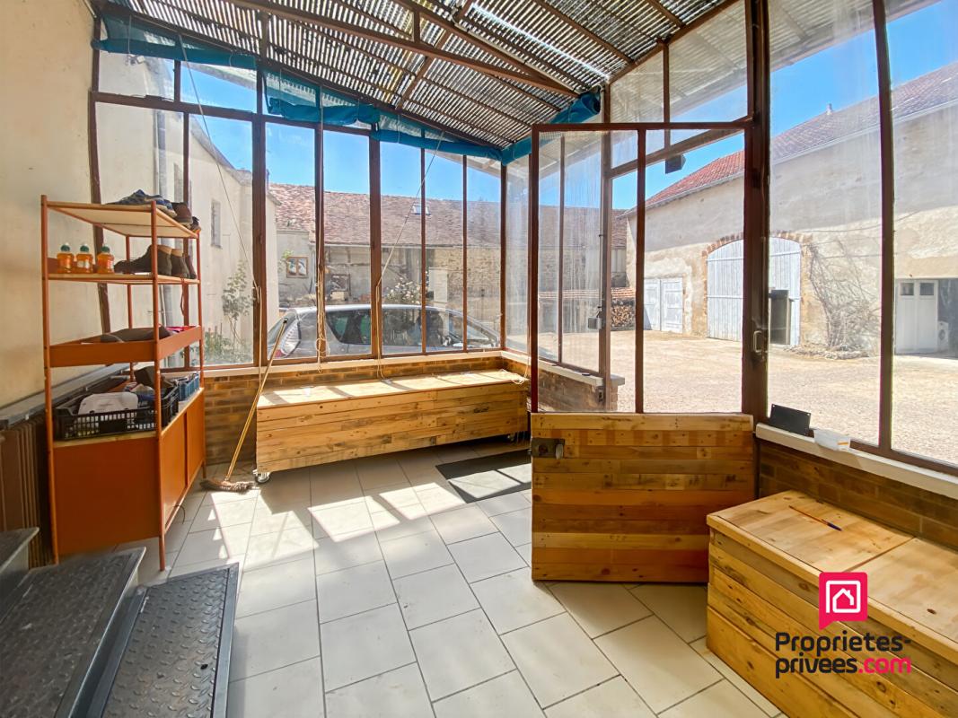 SEMUR-EN-AUXOIS Propriété rénovée centre ville Semur-en-Auxois avec garage et jardin 13