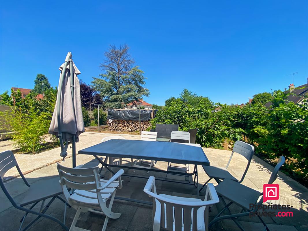 SEMUR-EN-AUXOIS Propriété rénovée centre ville Semur-en-Auxois avec garage et jardin 14