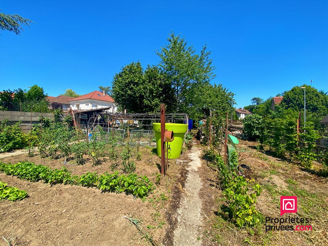 SEMUR-EN-AUXOIS Propriété rénovée centre ville Semur-en-Auxois avec garage et jardin 16