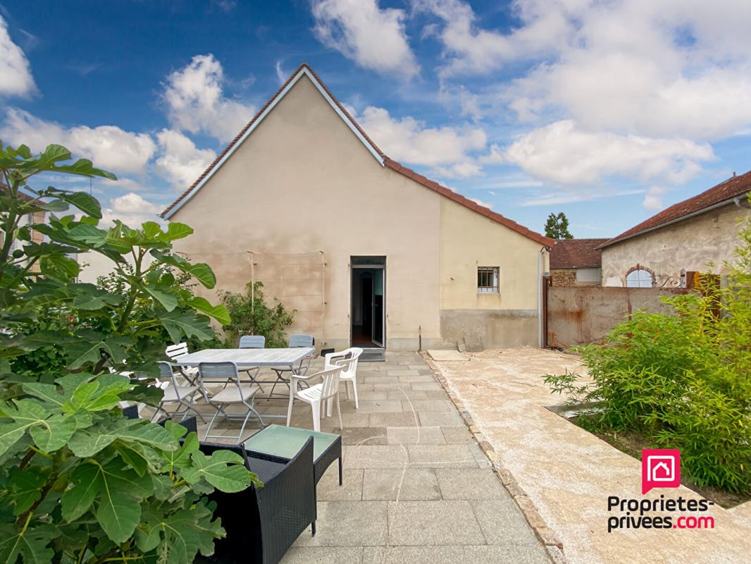 SEMUR-EN-AUXOIS Propriété rénovée centre ville Semur-en-Auxois avec garage et jardin 17