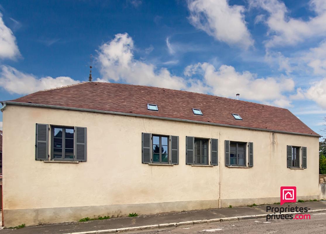 SEMUR-EN-AUXOIS Propriété rénovée centre ville Semur-en-Auxois avec garage et jardin 18