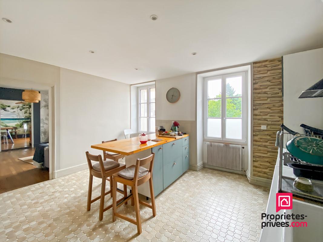 SEMUR-EN-AUXOIS Propriété rénovée centre ville Semur-en-Auxois avec garage et jardin 5
