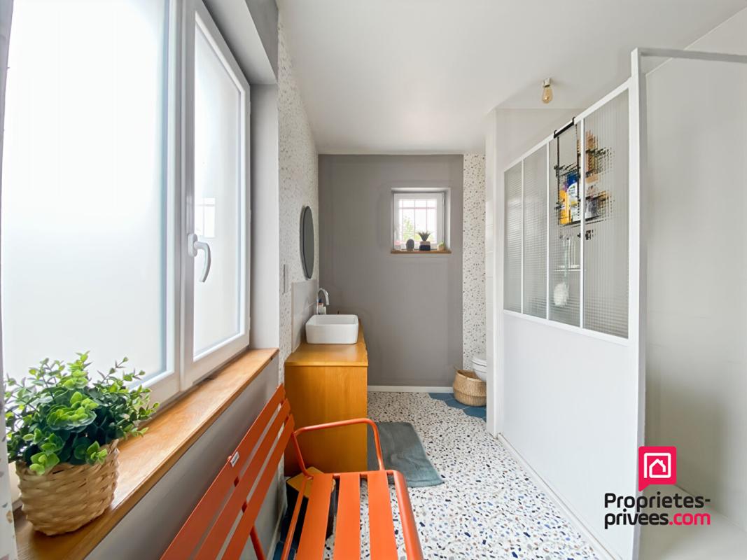 SEMUR-EN-AUXOIS Propriété rénovée centre ville Semur-en-Auxois avec garage et jardin 7