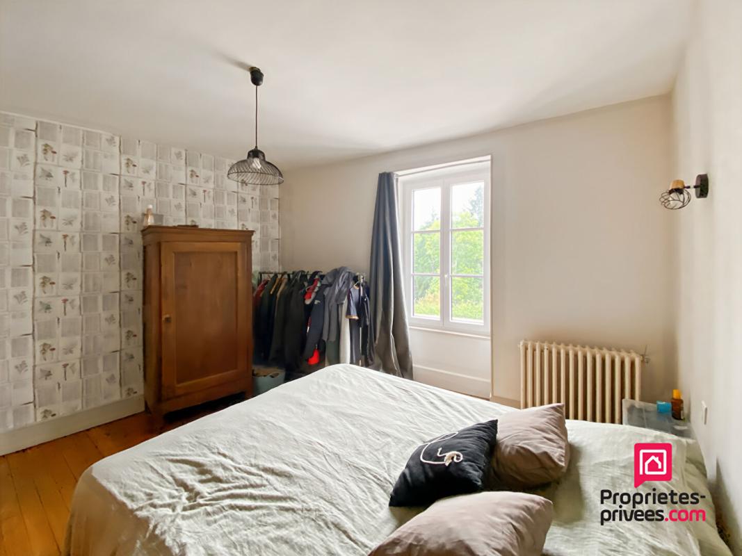 SEMUR-EN-AUXOIS Propriété rénovée centre ville Semur-en-Auxois avec garage et jardin 9