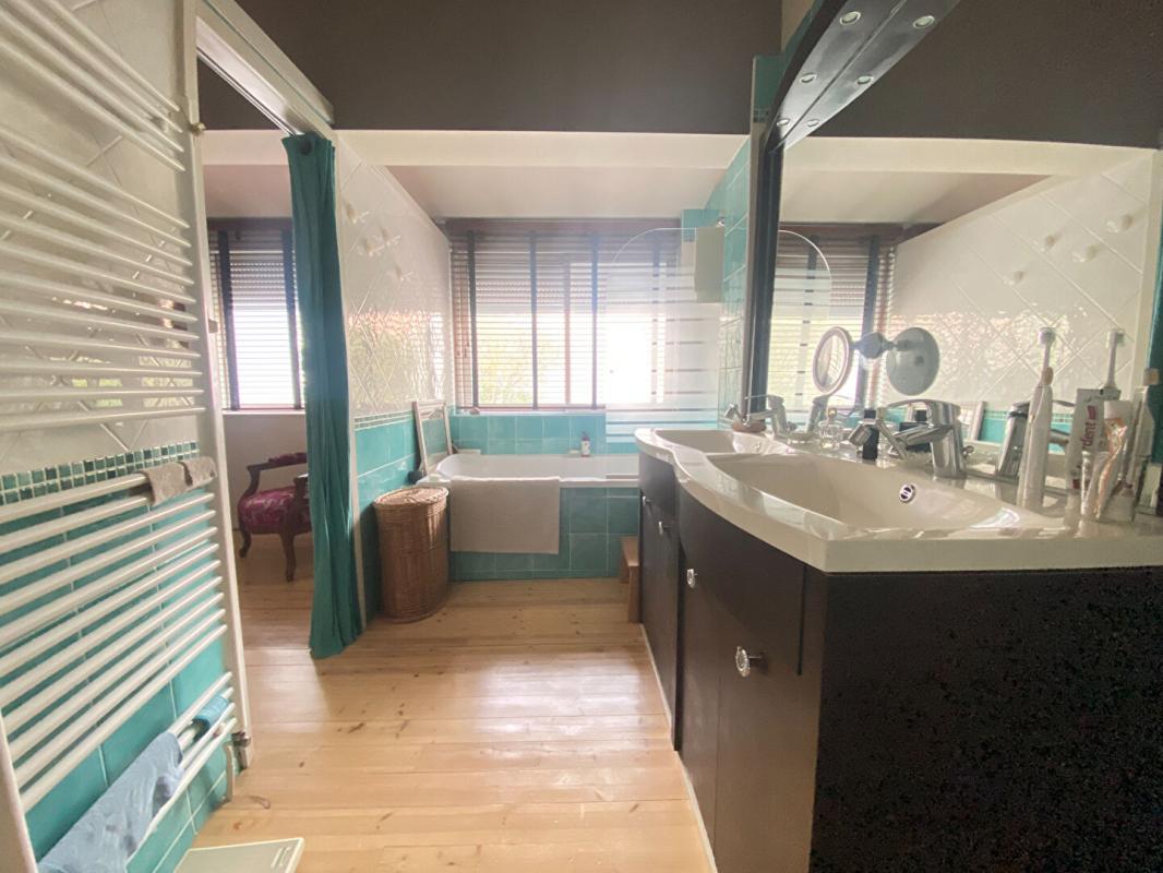 BORDEAUX Véritable échoppe des années 20 joliment restaurée et son jardin bucolique sans vis-à-vis 10