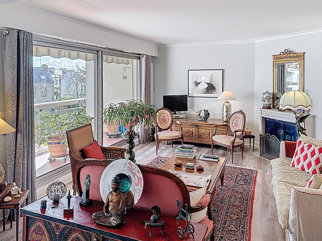 VANNES Vannes Albert 1er T4 lumineux de 108 m² avec balcon, 2 parkings et caves. A pied du Port 2