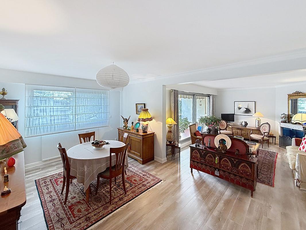 VANNES Vannes Albert 1er T4 lumineux de 108 m² avec balcon, 2 parkings et caves. A pied du Port 3