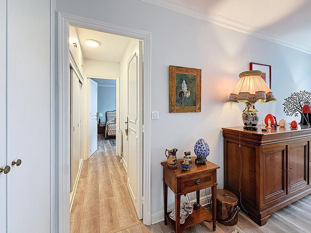 VANNES Vannes Albert 1er T4 lumineux de 108 m² avec balcon, 2 parkings et caves. A pied du Port 7