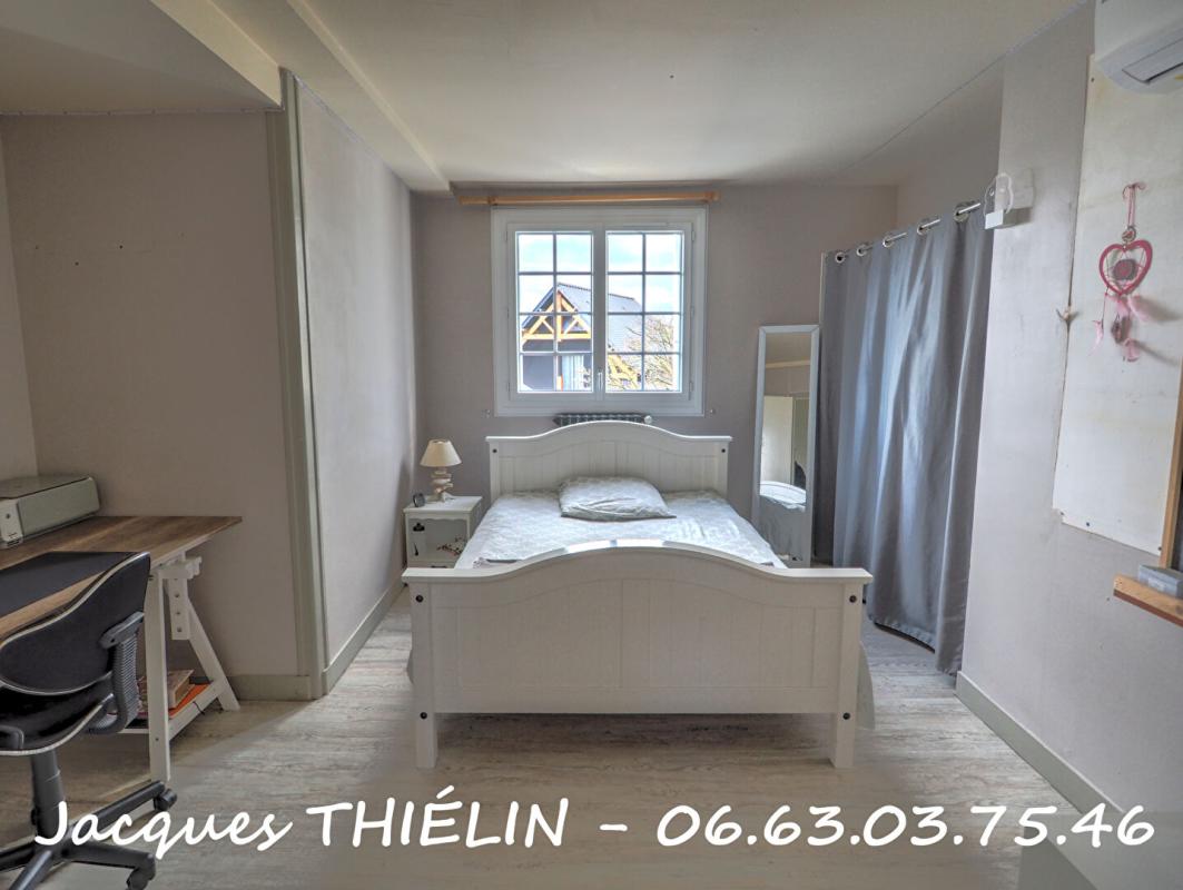 LONGUE-JUMELLES Maison familiale en hyper centre-ville de Longué 12