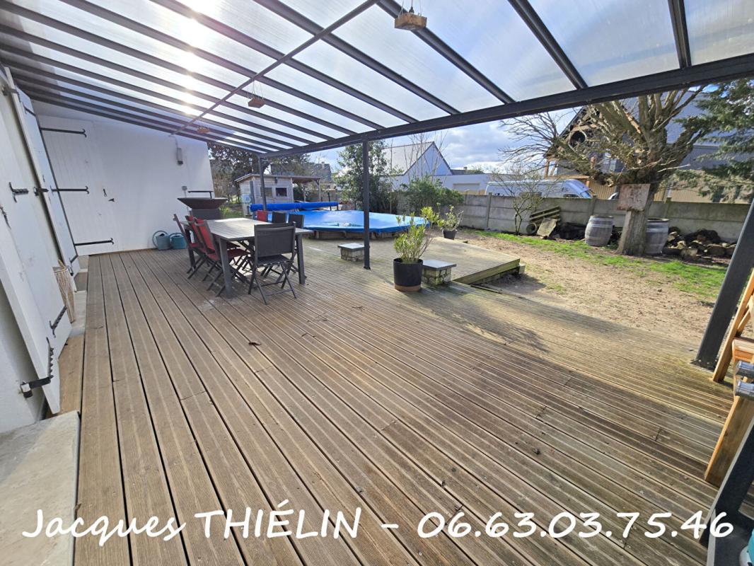 LONGUE-JUMELLES Maison familiale en hyper centre-ville de Longué 17