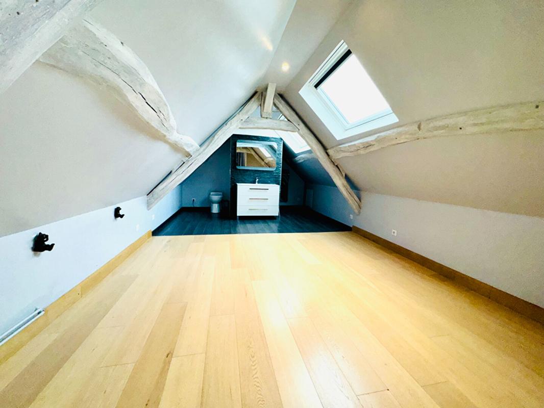 CREPY-EN-VALOIS Maison Crepy En Valois 7 pièce(s) 203 m2 + Studio 15