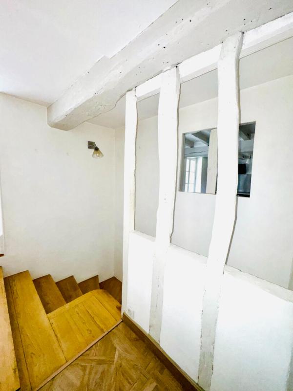 CREPY-EN-VALOIS Maison Crepy En Valois 7 pièce(s) 203 m2 + Studio 6