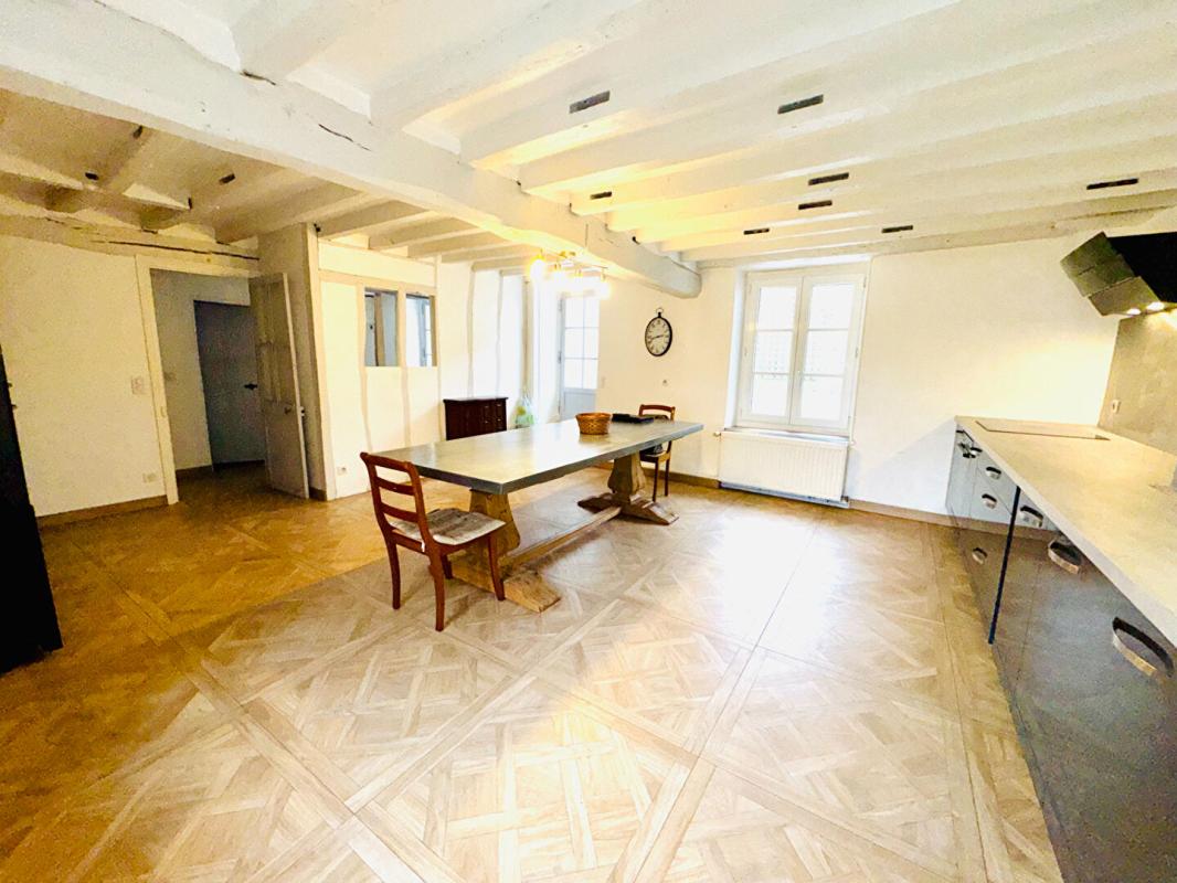 CREPY-EN-VALOIS Maison Crepy En Valois 7 pièce(s) 203 m2 + Studio 9