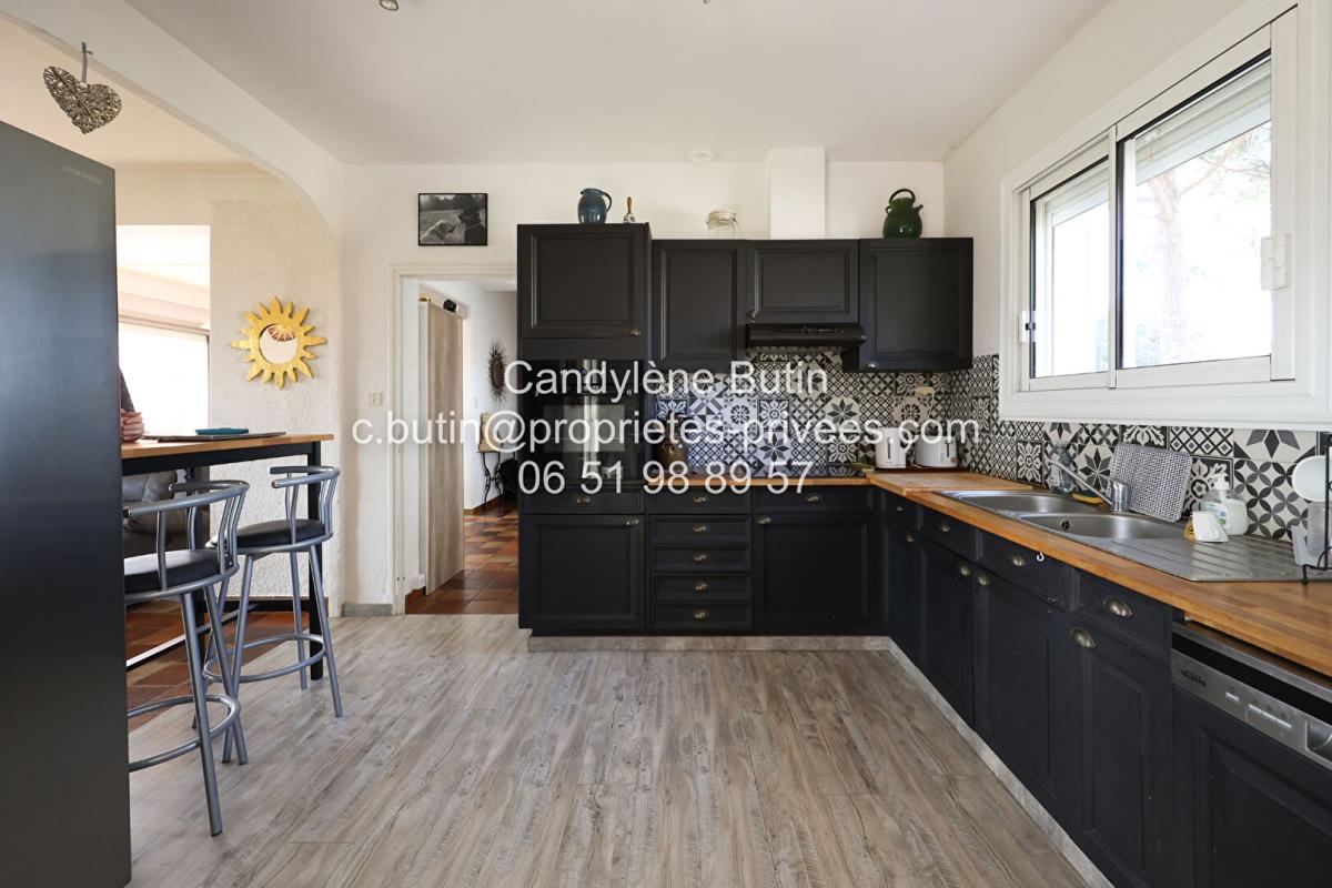 OUVEILLAN Villa T4 rénovée avec piscine et vue 8