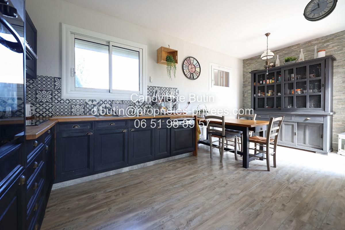 OUVEILLAN Villa T4 rénovée avec piscine et vue 9