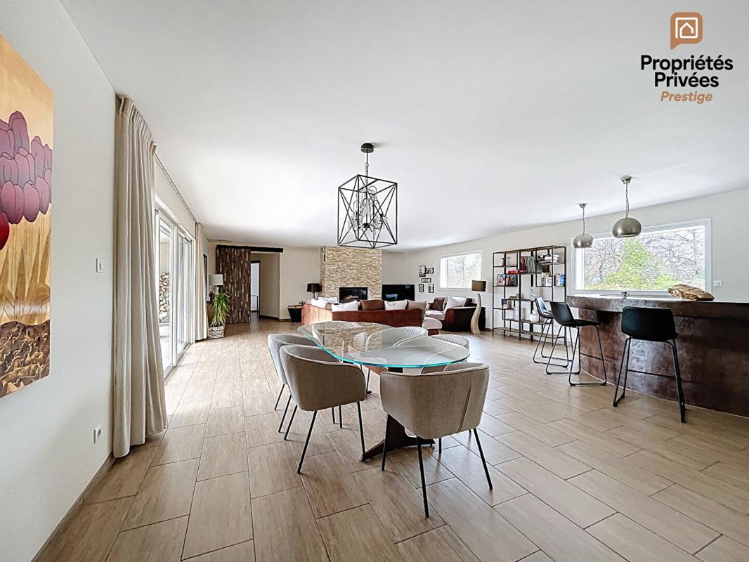 OLLIERES VUE DOMINANTE - PLAIN-PIED 200m² - PISCINE - ENVIRON 4000 m² + PARCELLE DÉTACHABLE - 25MIN AIX 11