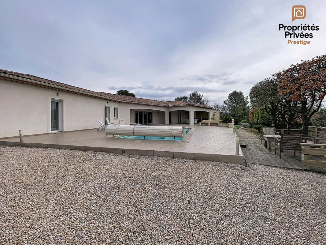 OLLIERES VUE DOMINANTE - PLAIN-PIED 200m² - PISCINE - ENVIRON 4000 m² + PARCELLE DÉTACHABLE - 25MIN AIX 3