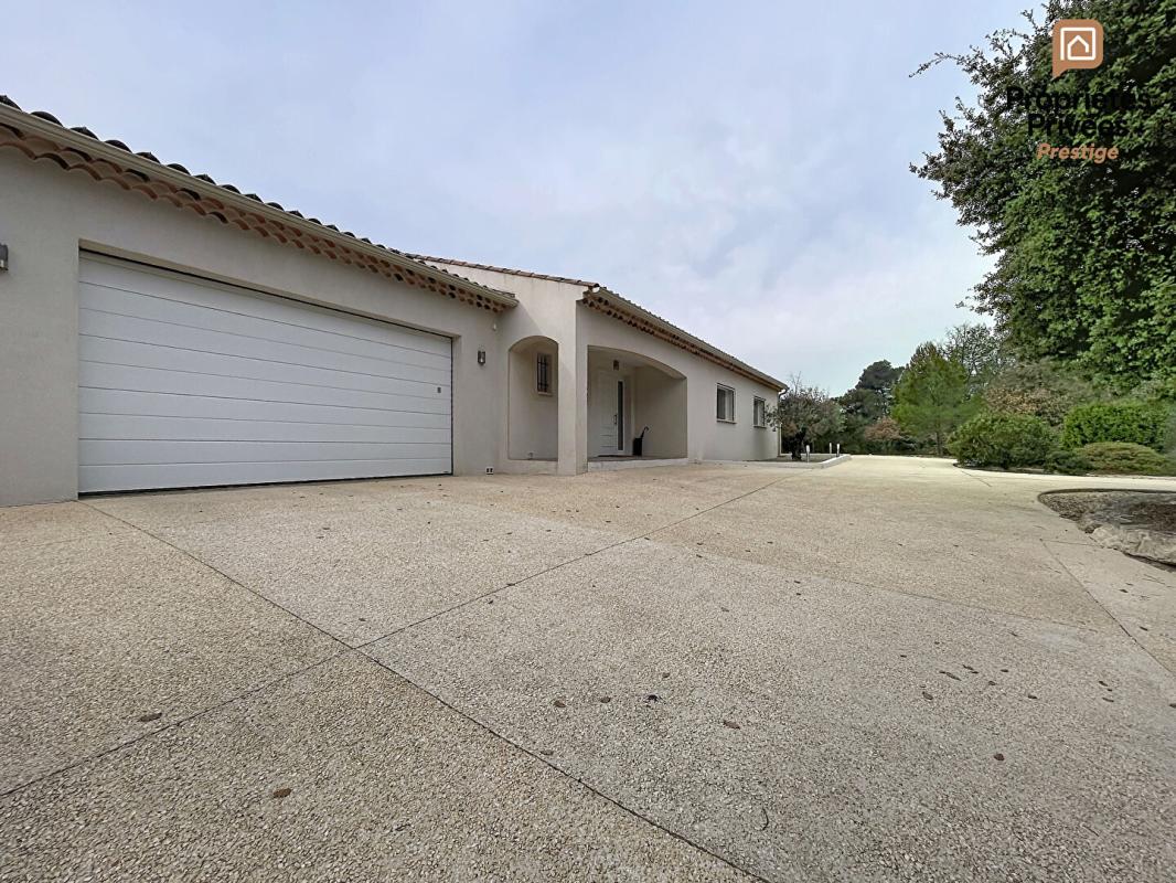 OLLIERES VUE DOMINANTE - PLAIN-PIED 200m² - PISCINE - ENVIRON 4000 m² + PARCELLE DÉTACHABLE - 25MIN AIX 6