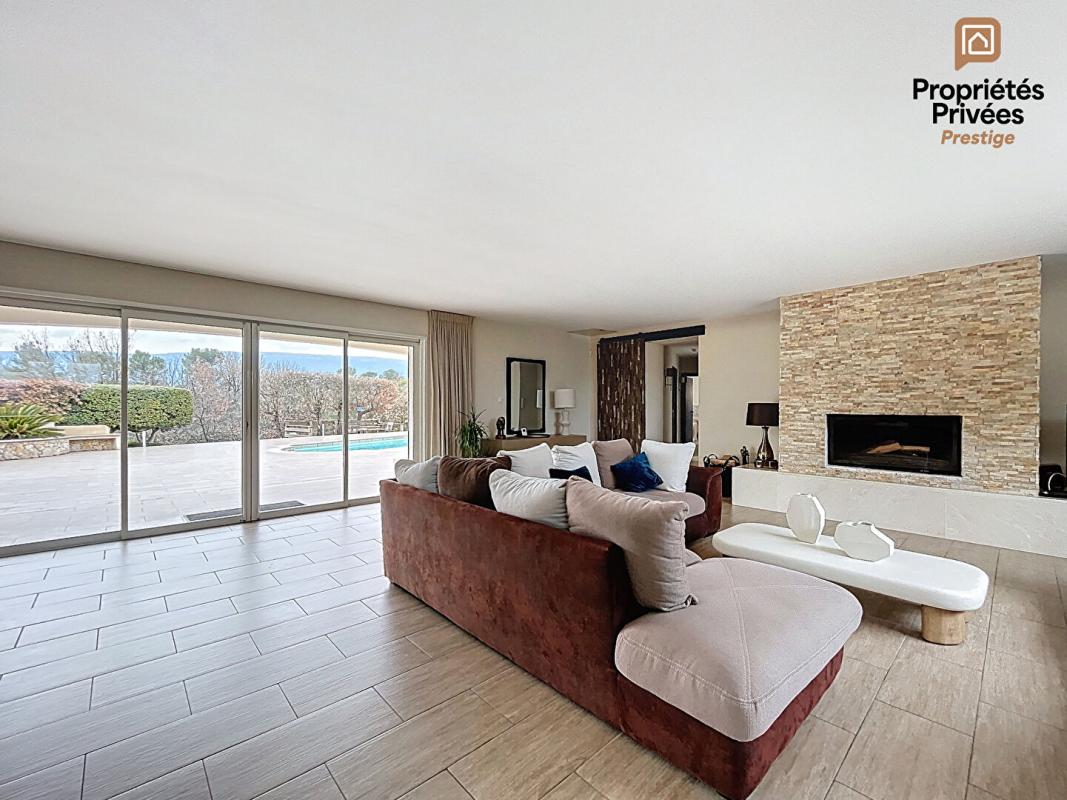 OLLIERES VUE DOMINANTE - PLAIN-PIED 200m² - PISCINE - ENVIRON 4000 m² + PARCELLE DÉTACHABLE - 25MIN AIX 9