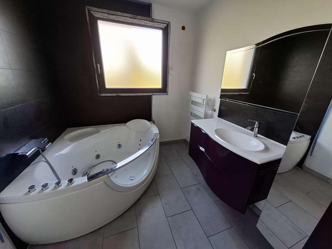 VERNEUIL-SUR-AVRE Maison type Pavillon proche VERNEUIL SUR AVRE 6 pièce(s) 101 m2 + terrain 8