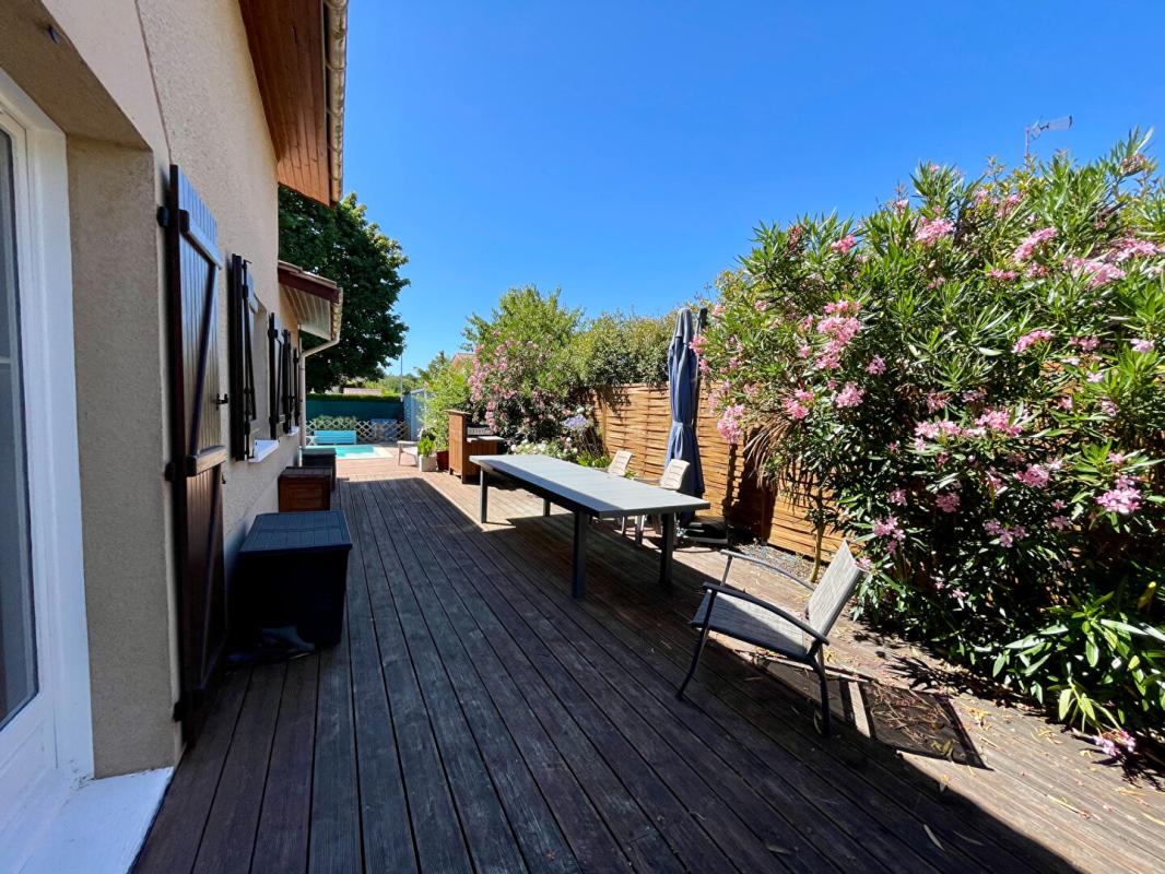 PESSAC Maison Pessac Magonty 6 pièce(s) 106 m2 + piscine 16