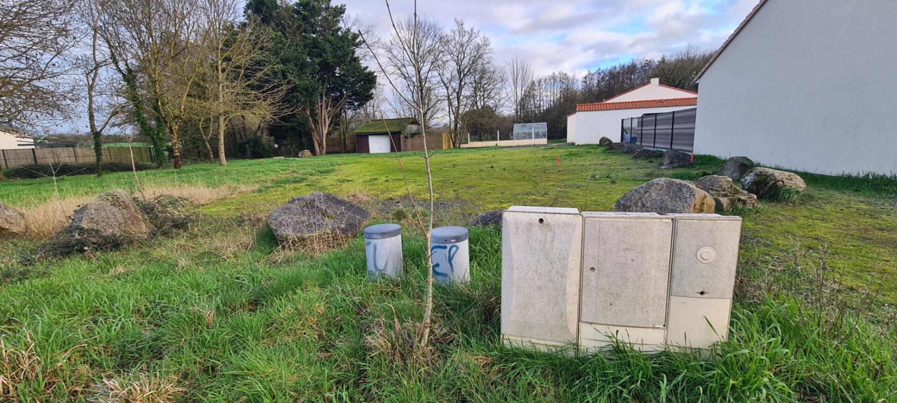 GORGES Terrain constructible, viabilisé Gorges 701 M² (360 M² en 1AU et 74 M² en UC) : gaz, électricité, eau, tout à l'égout 5