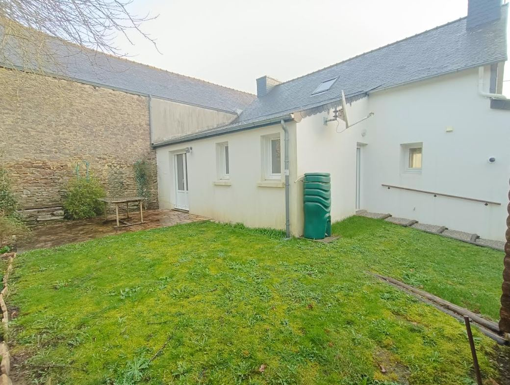 CHATEAUNEUF-DU-FAOU 29520 Châteauneuf du Faou maison de bourg habitable de suite, jolie jardin clos sans vis à vis 8