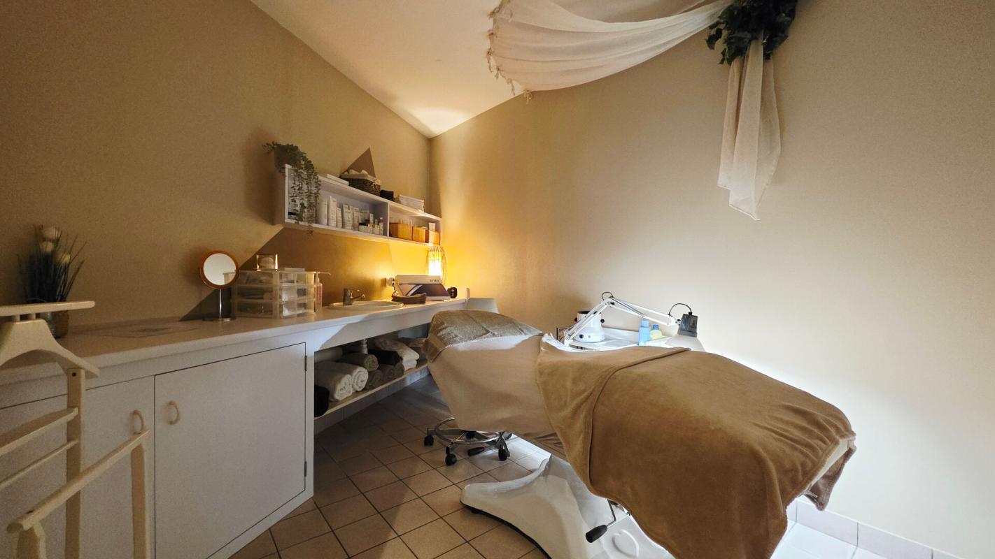 BOURGES BOURGES - FOND DE COMMERCE SALON DE BEAUTÉ ESTHÉTIQUE 7