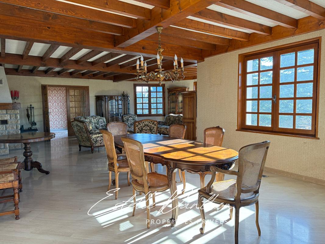 EYDOCHE Maison Eydoche 193 m2 avec terrain constructible de 5000 m2 5