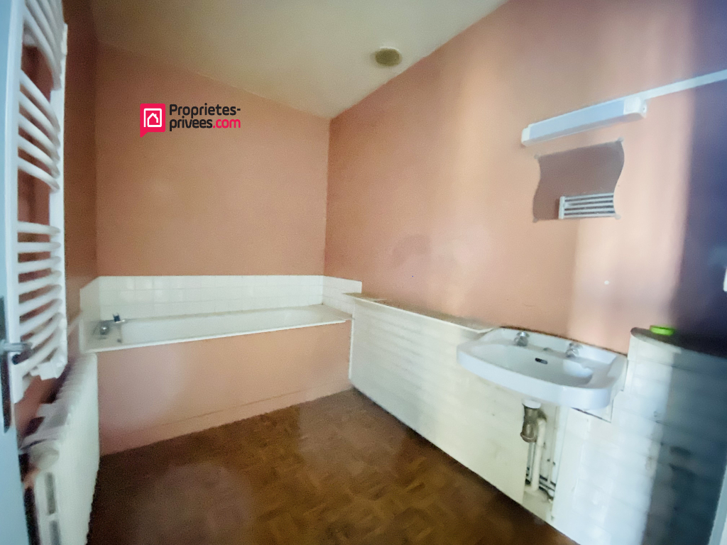 JUIGNE-DES-MOUTIERS Maison Juigne Des Moutiers 8 pièce(s) 160 m2, 5 chambres 16