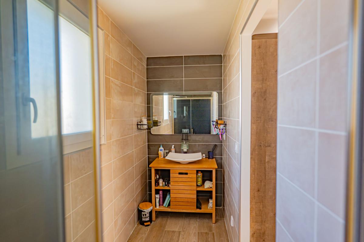 PONTEILLA Villa familiale moderne, 4 chambres, jardin, garage et piscine 10