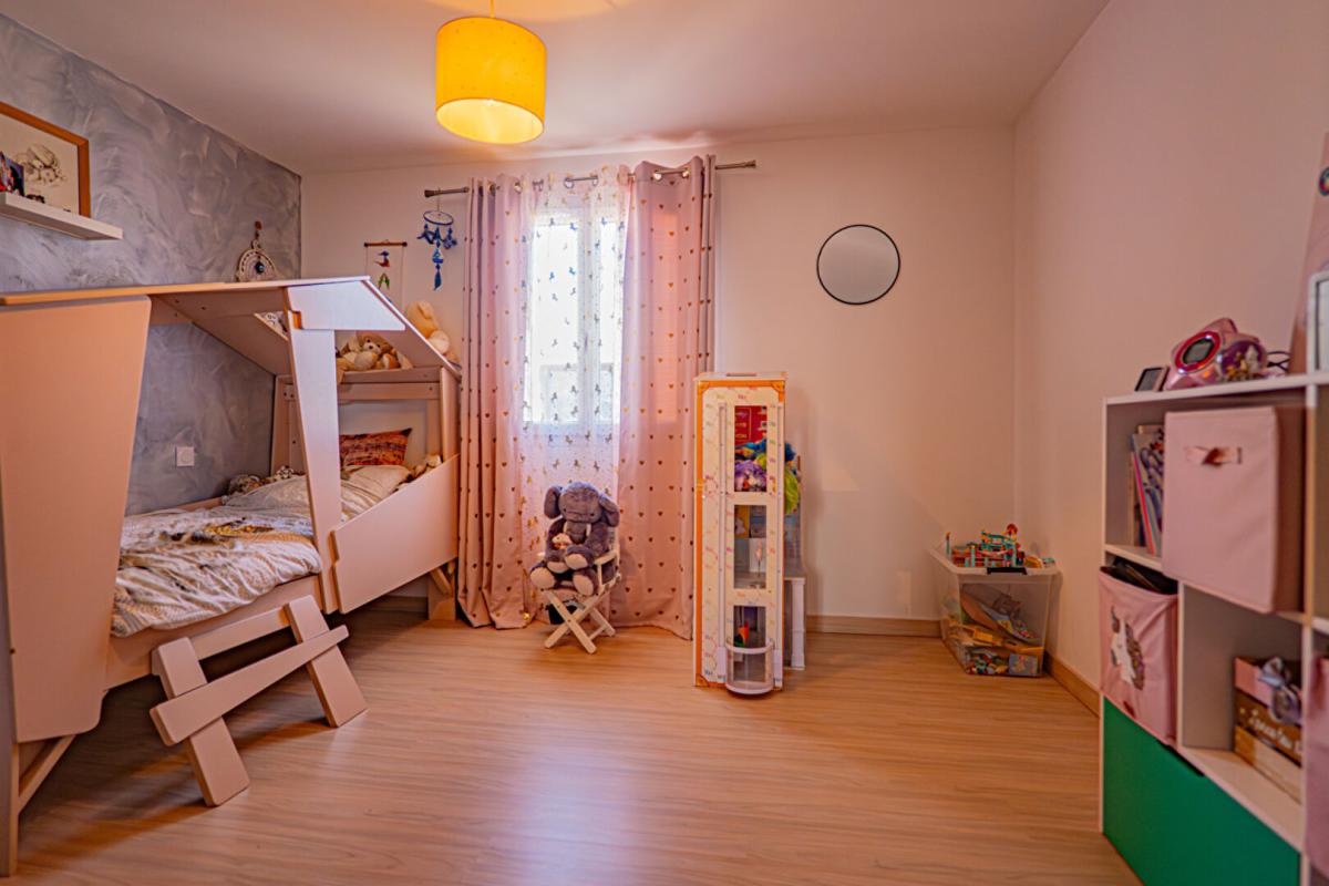 PONTEILLA Villa familiale moderne, 4 chambres, jardin, garage et piscine 16