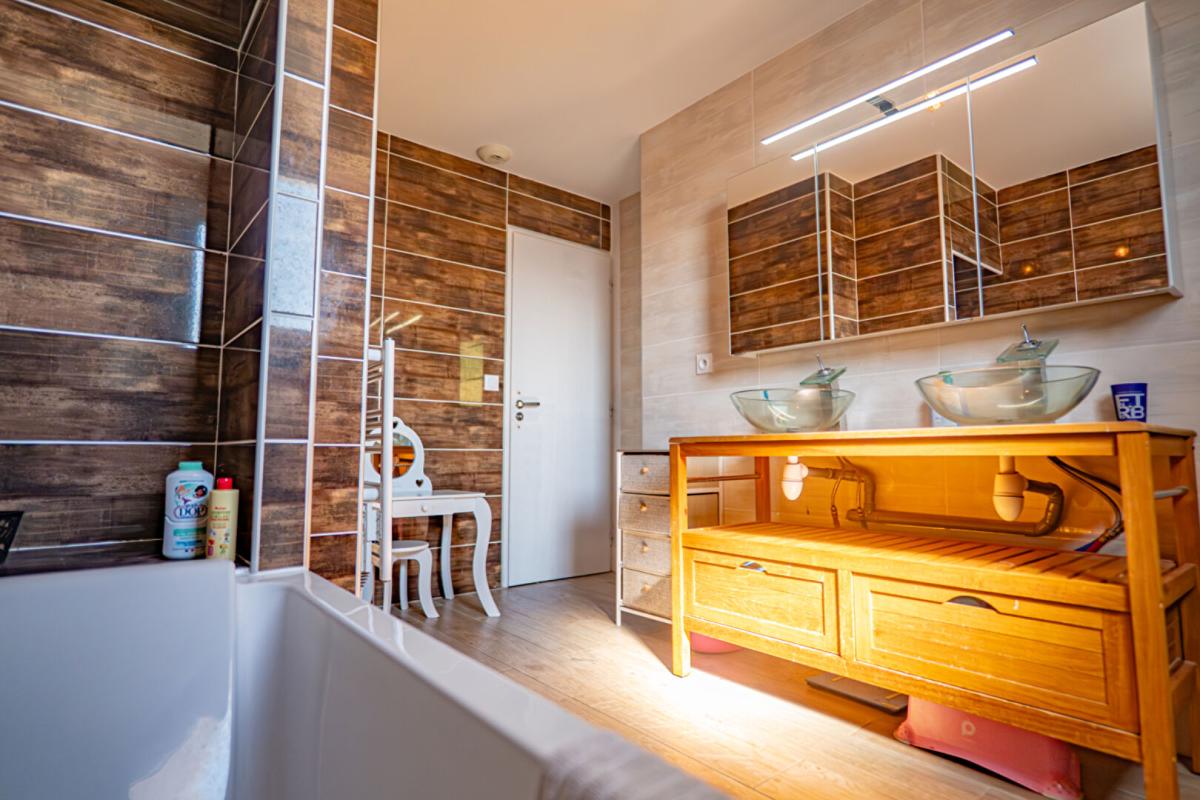 PONTEILLA Villa familiale moderne, 4 chambres, jardin, garage et piscine 7