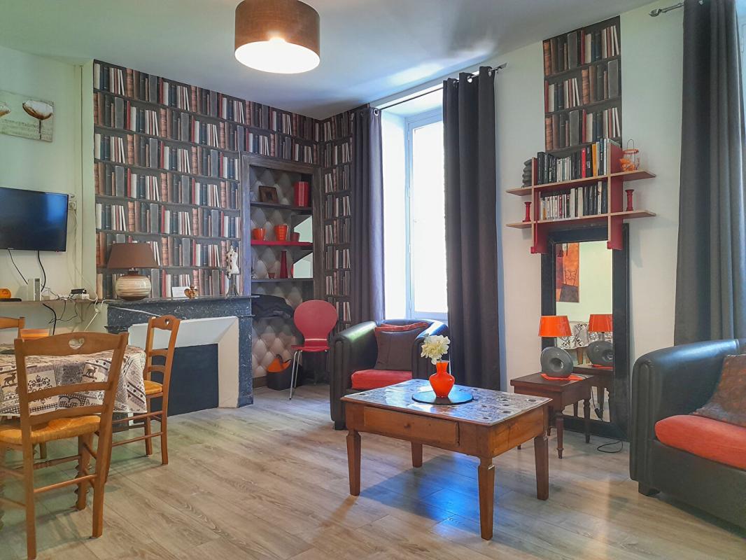 EAUX-BONNES Appartement de 57m2 entièrement rénové avec balcons 1