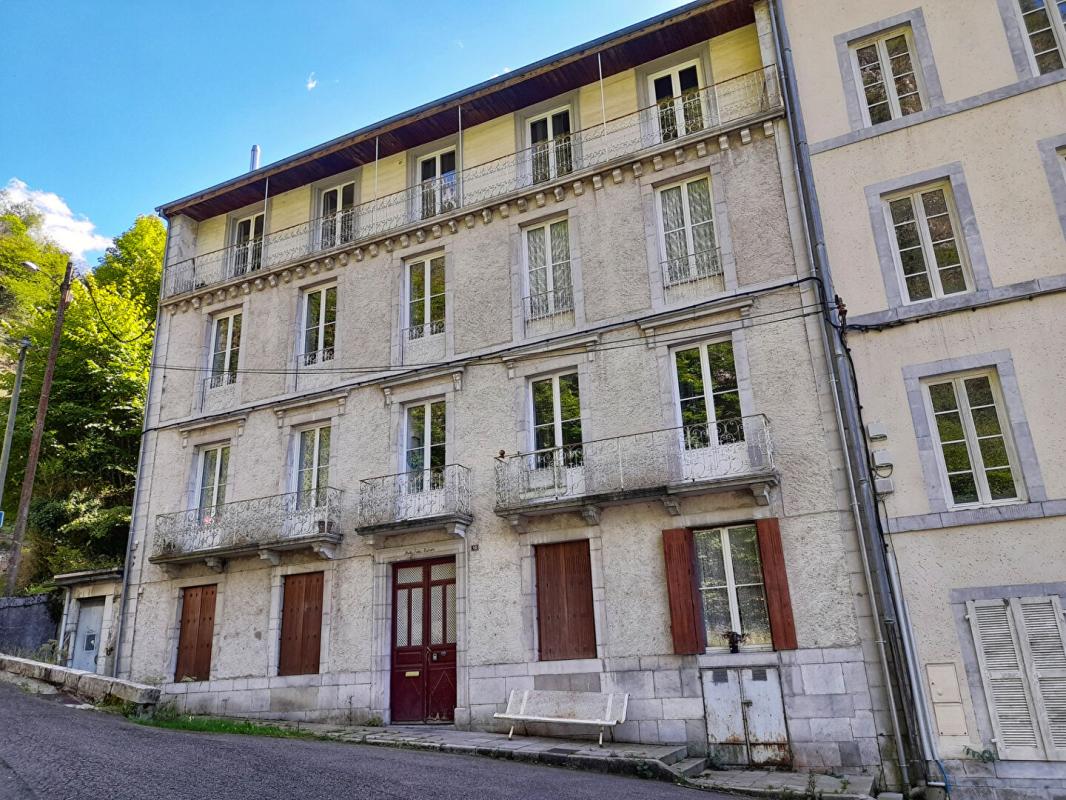 EAUX-BONNES Appartement de 57m2 entièrement rénové avec balcons 13