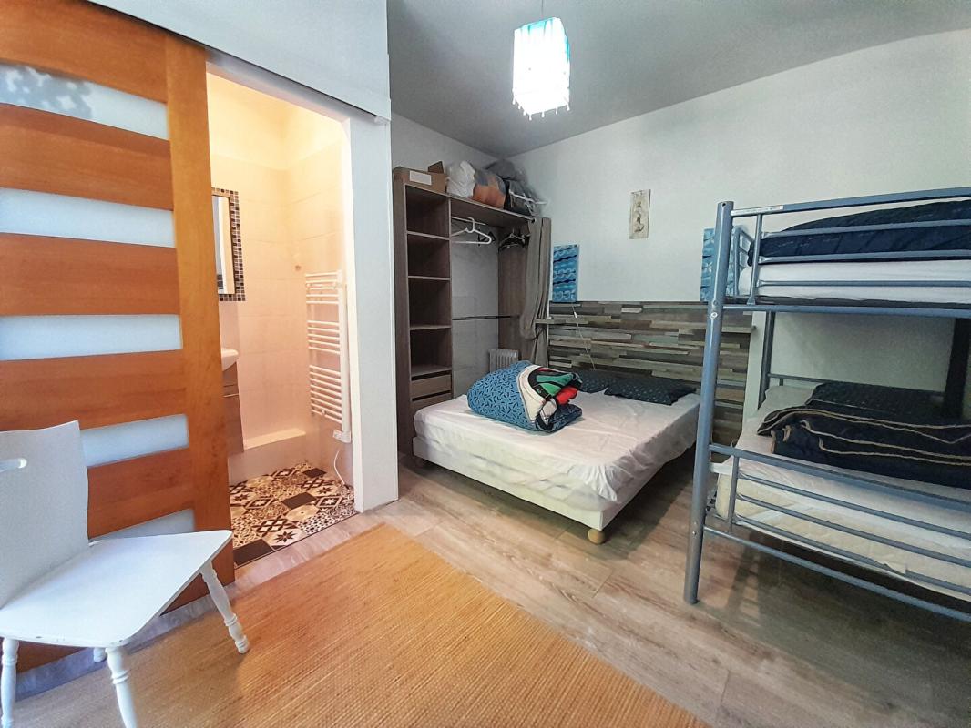 EAUX-BONNES Appartement de 57m2 entièrement rénové avec balcons 5