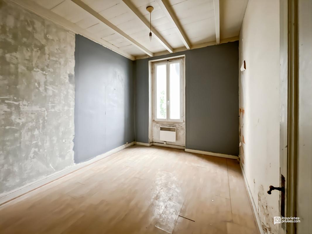 BERSON IMMEUBLE DE RAPPORT À VENDRE - INVESTISSEMENT LOCATIF - Berson - proche Saint-André-de-Cubzac 17