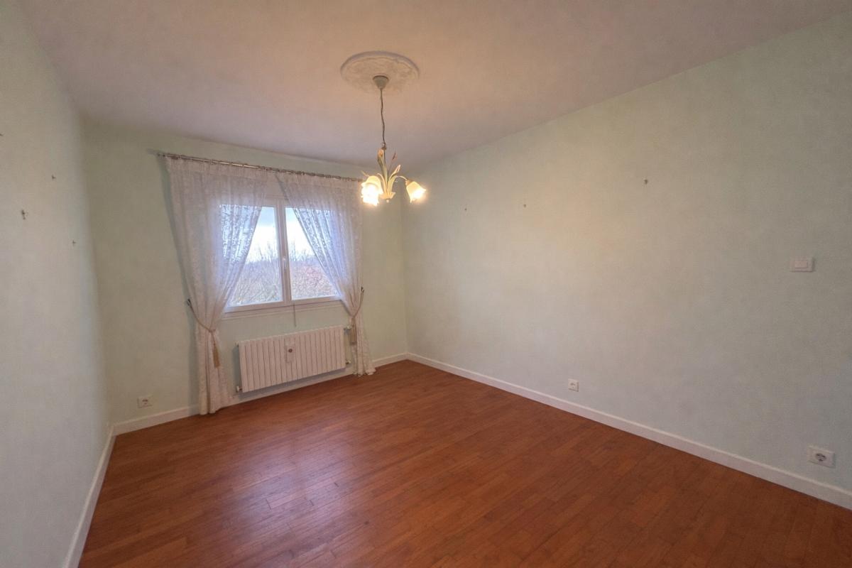 CHAMPCEVINEL A vendre, maison à fort potentiel située à CHAMPCEVINEL 24750 3