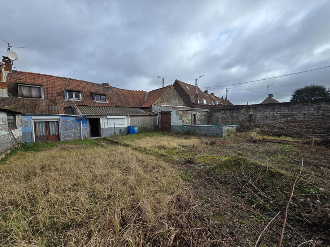 WATTRELOS Maison  350 m2 à rénover, jardin et hangar 2