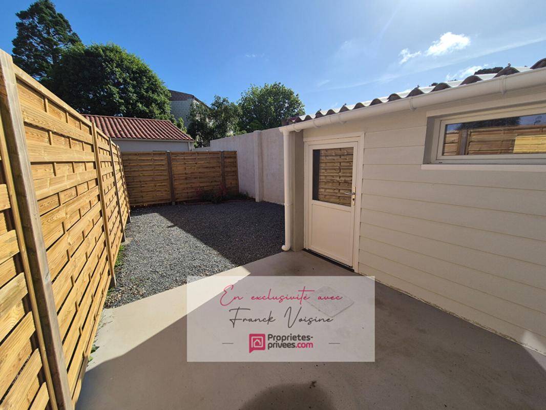 LES HERBIERS A VENDRE en Exclusivité aux Herbiers, Maison de  ville de 65 m2 avec 2 chambres et cour fermée 10