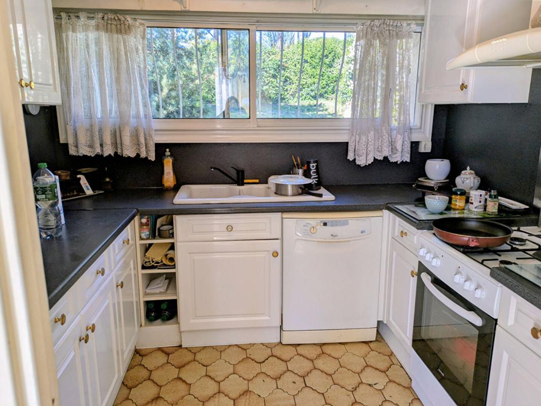 CALAS Maison Calas 5 pièces plein sud de103 m2, Jardin , garage fermé, place de parking 2