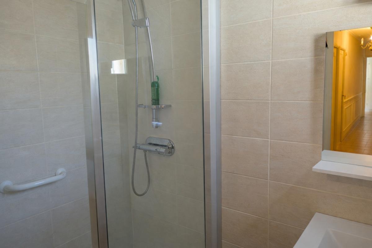 CALAS Maison Calas 5 pièces plein sud de103 m2, Jardin , garage fermé, place de parking 4