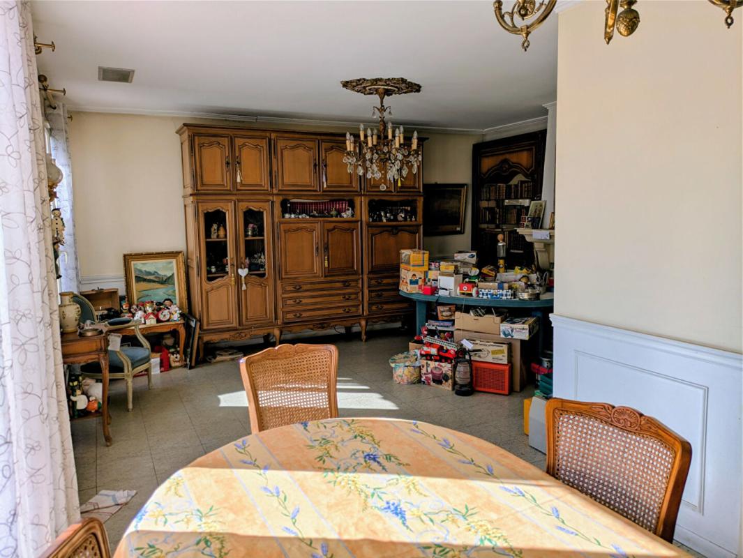 CALAS Maison Calas 5 pièces plein sud de103 m2, Jardin , garage fermé, place de parking 5