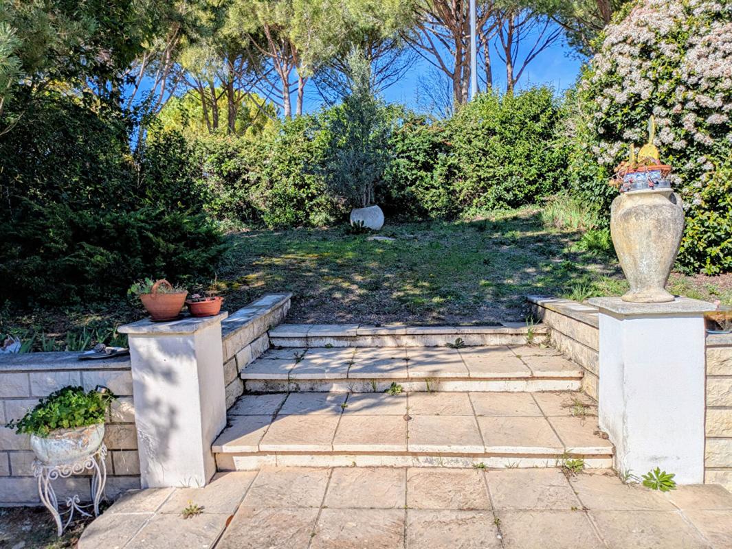 CALAS Maison Calas 5 pièces plein sud de103 m2, Jardin , garage fermé, place de parking 7