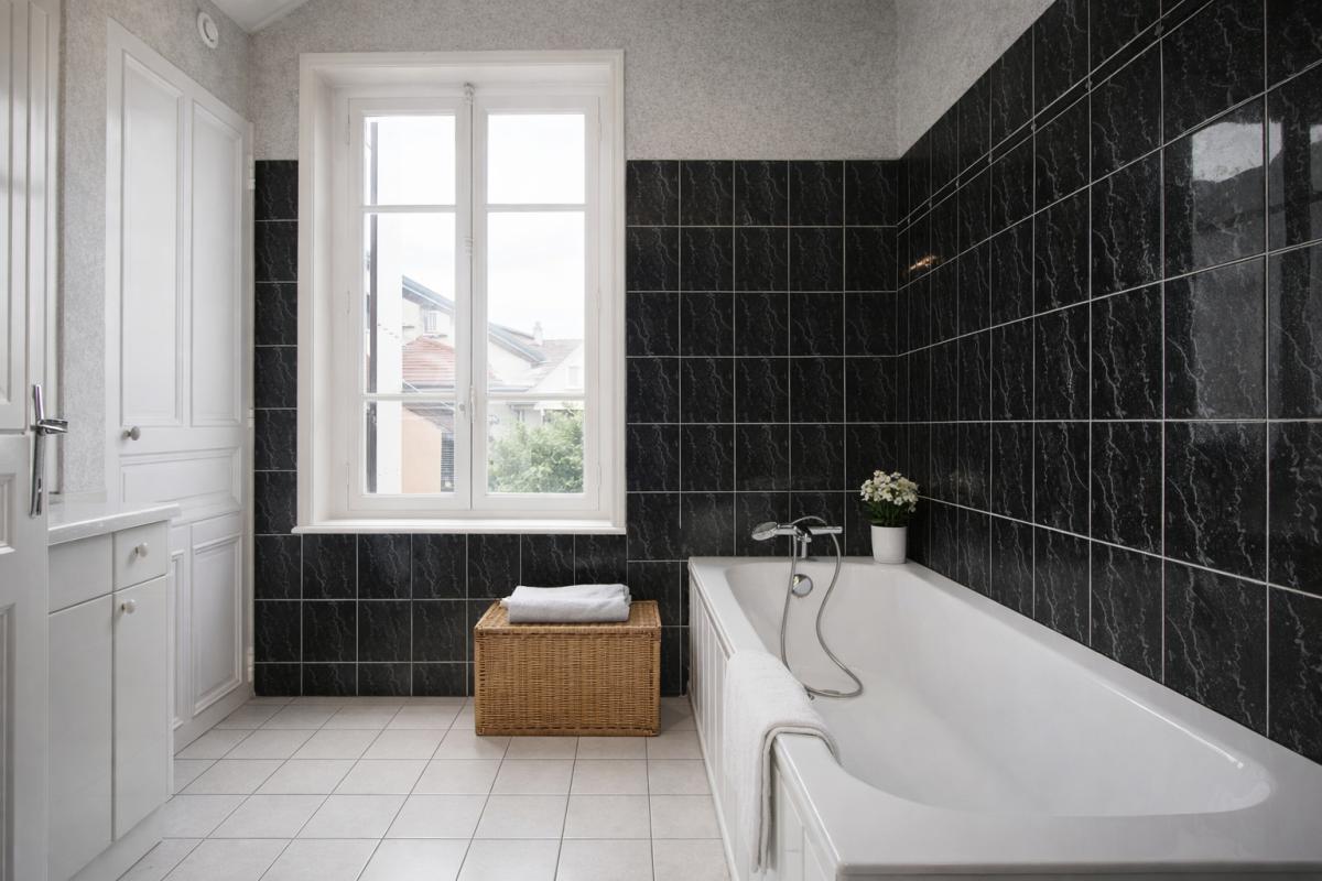 VAULX-EN-VELIN Maison 4/5 pièces, 97,28m², terrain 384, garage, cave 11