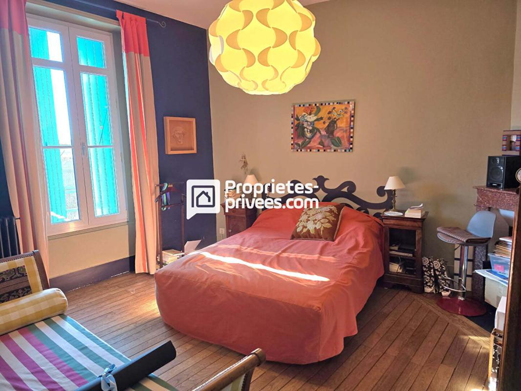 PERIGUEUX Maison de ville T8 d'env. 236 m2 avec 6 ch, piscine chauffée et garage sur PERIGUEUX (24000) 10